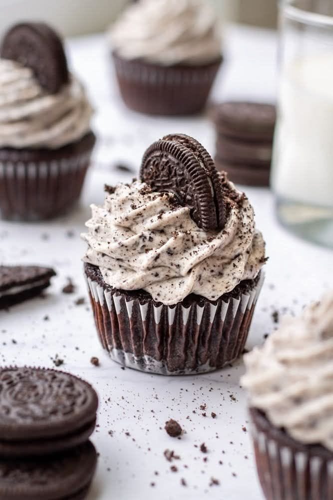 Oreo Cupcakes with Creamy Oreo Frosting